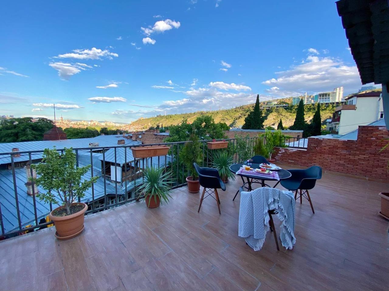 Hotel "Tbilisi Tales" In The Heart Of The Old City Extérieur photo