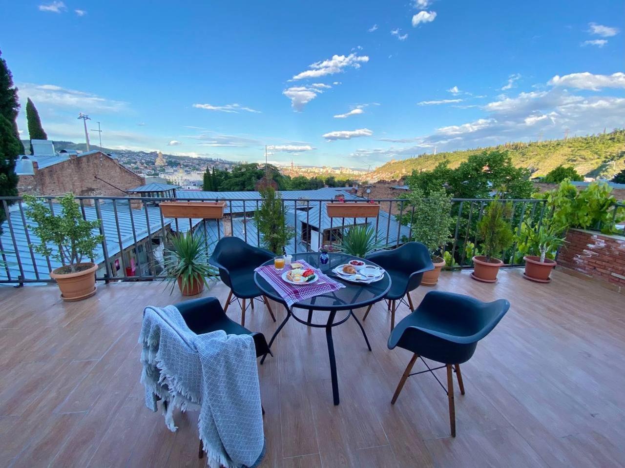 Hotel "Tbilisi Tales" In The Heart Of The Old City Extérieur photo