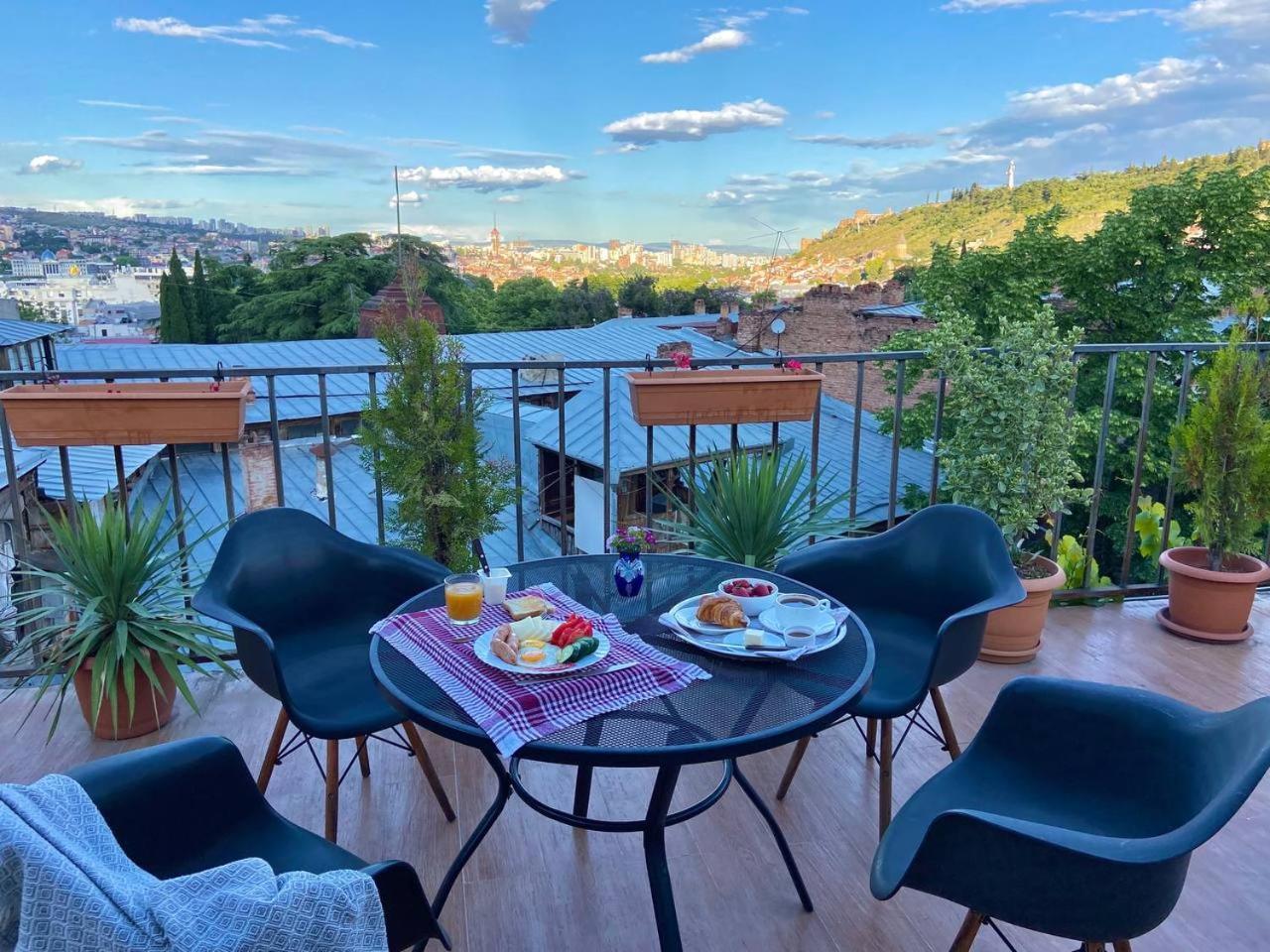 Hotel "Tbilisi Tales" In The Heart Of The Old City Extérieur photo